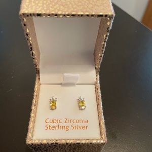 Rachel Ashwell Pineapple earrings 🍍